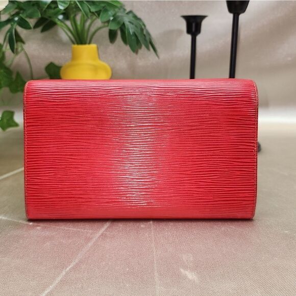 Authentic Louis Vuitton Porte Monnaie Tresor Epi Wallet With Conversion Chain - Picture 7 of 17